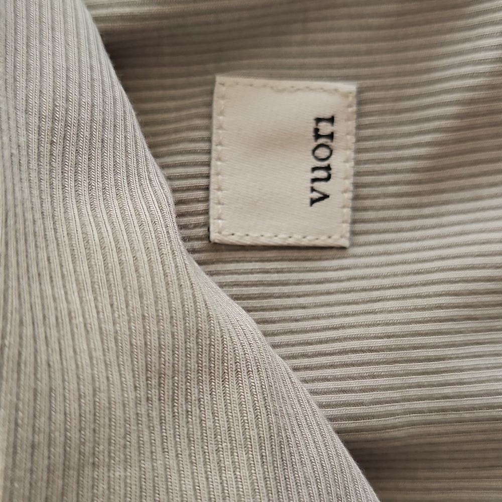 NWT Vuori Light Green Sage Talc Long Sleeve Pose Scoop Tee Top Size XS - Picture 6 of 7